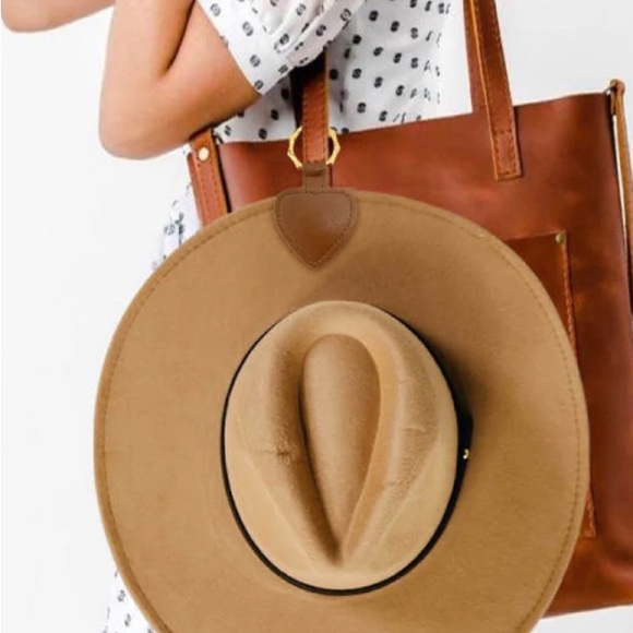 New Brown Leather w/Gold Latch Heart Shaped Magnetic Hat Clip/Travel Accessory - Picture 6 of 7